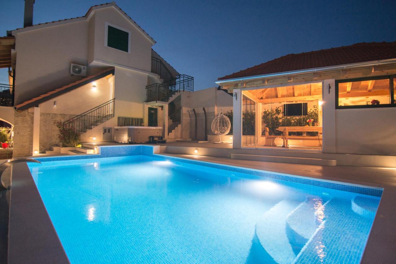 Villa Milena With Heated Pool And Jacuzzi Kostanje Exterior photo